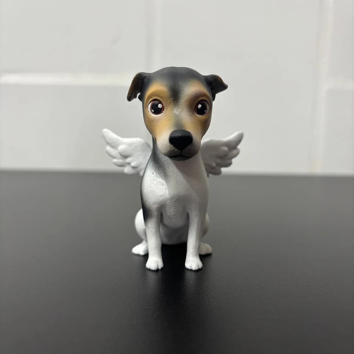 A peça de Kika, com pequenas asas brancas atrás — uma homenagem