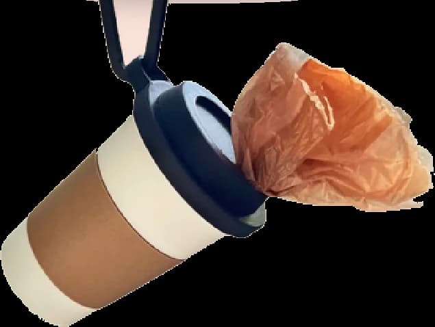 Pet Coffee Bag: porta-saquinhos em formato de copo de café, com tampa azul-marinho e um saquinho saindo pela abertura